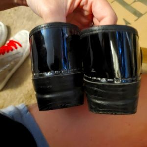 Dansko black comfortable shoes